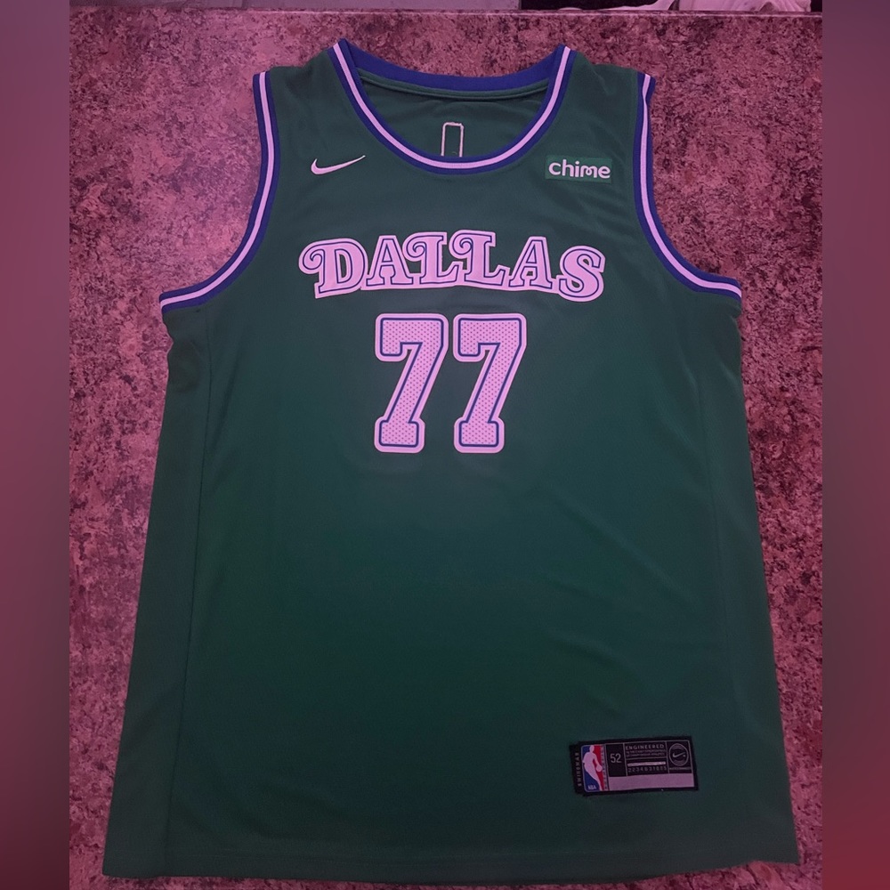 Green City Addition Dallas Mavs Luka Doncic jersey size XL like BRAND NEW